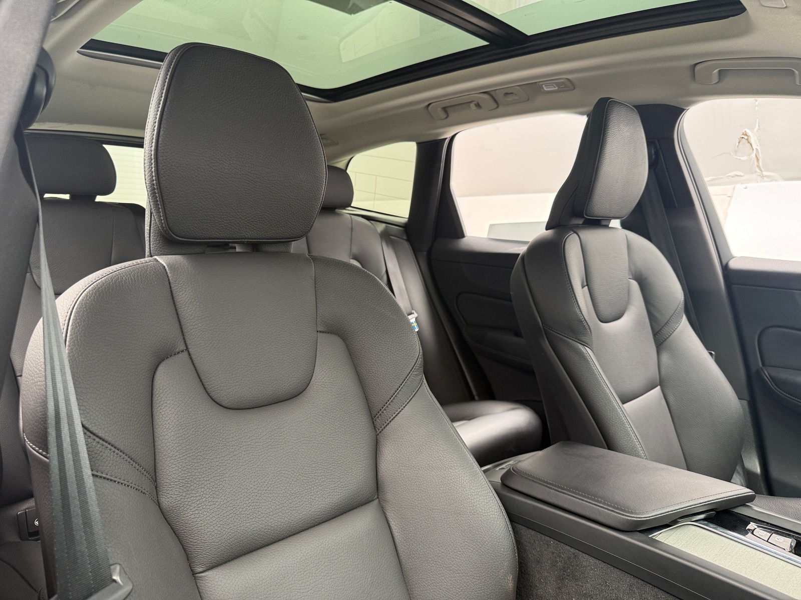 Thumbnail: 2025 Volvo XC60 - 2