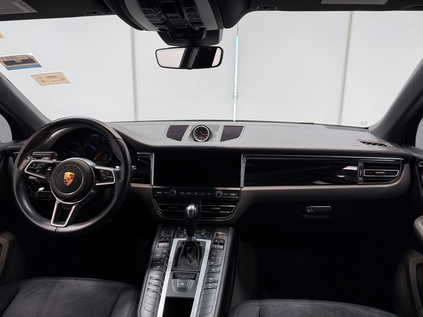 Thumbnail: 2020 Porsche Macan - 2