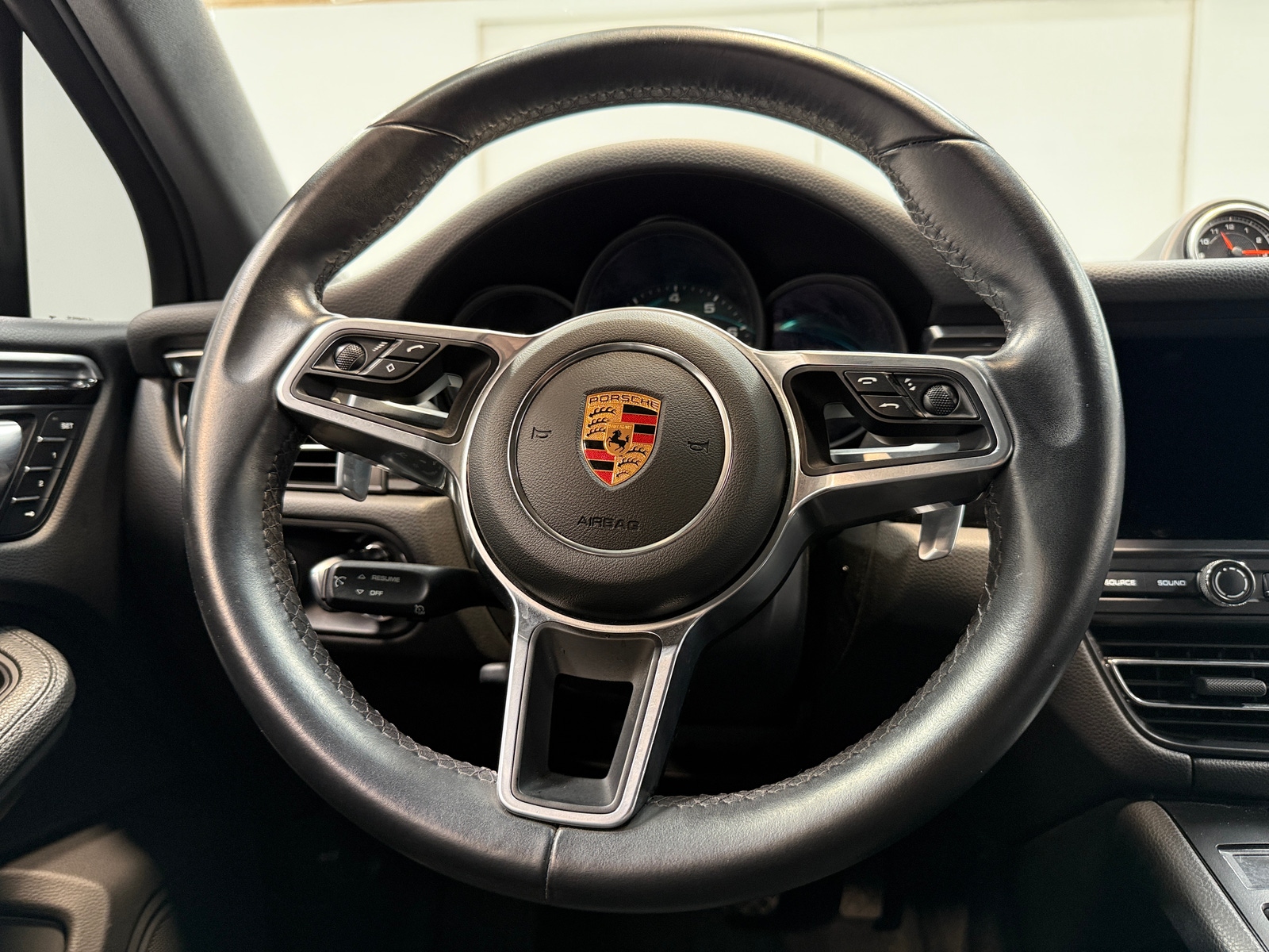 Thumbnail: 2020 Porsche Macan - 4