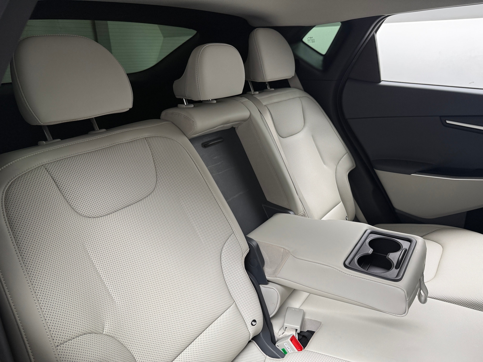 Thumbnail: 2022 Kia EV6 - 5