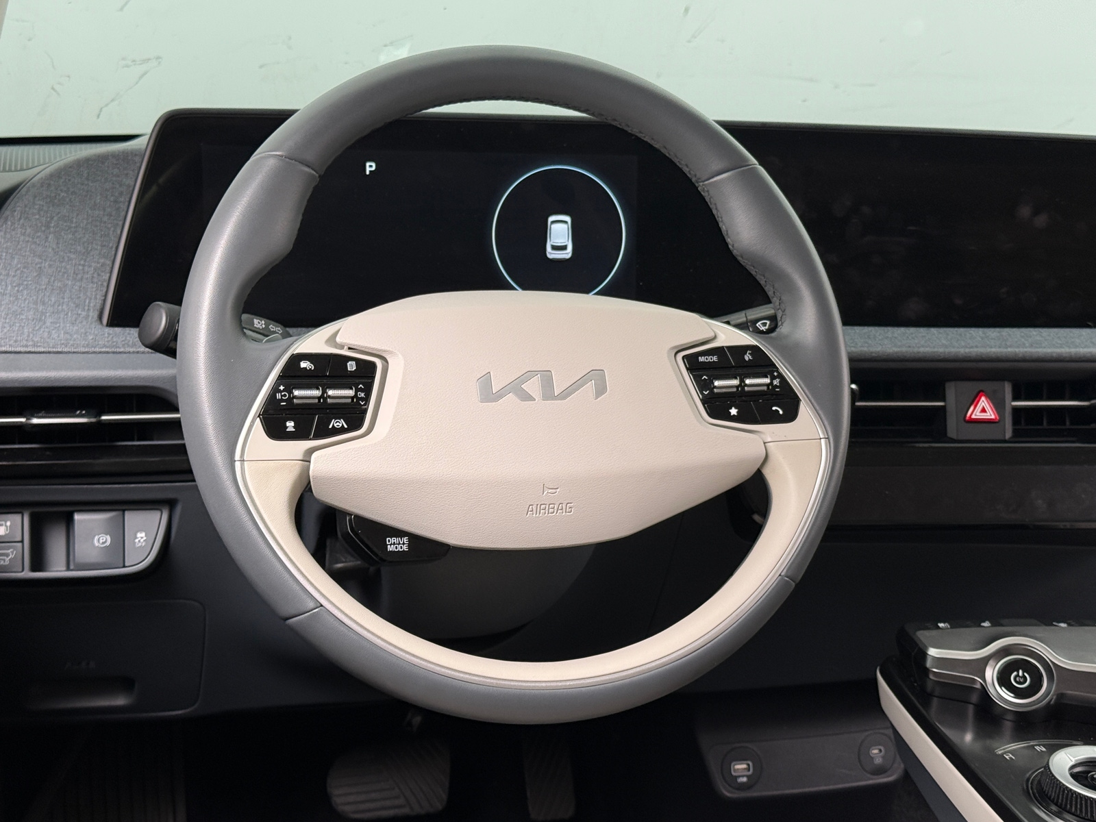 Thumbnail: 2022 Kia EV6 - 4