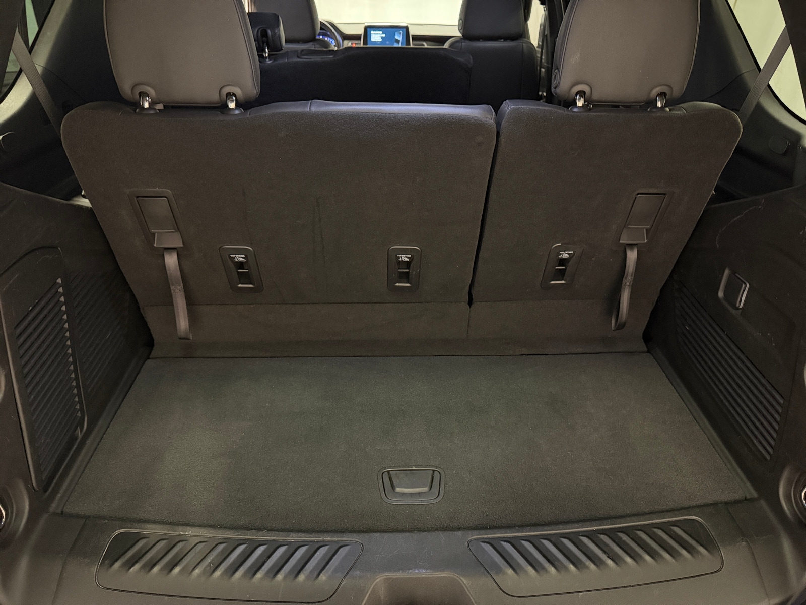 Thumbnail: 2023 Chevrolet Tahoe - 6
