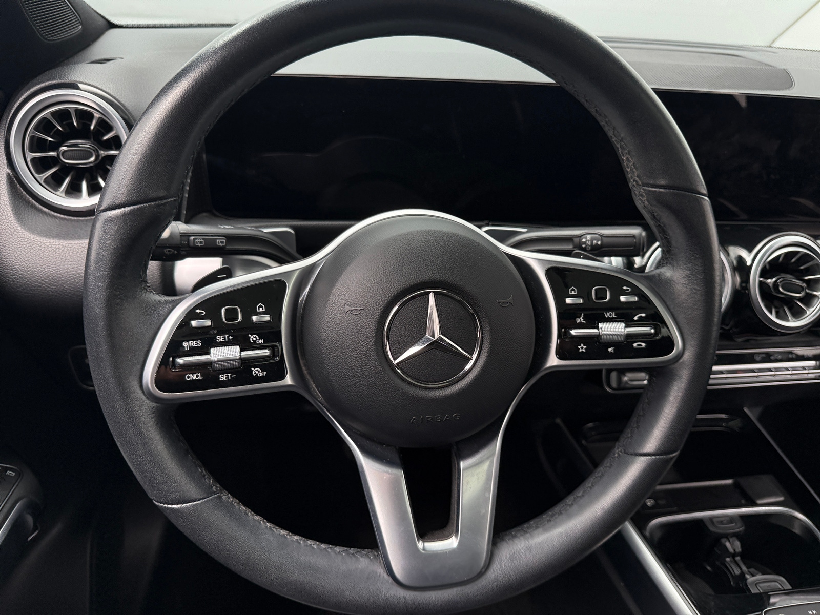 Thumbnail: 2022 Mercedes-Benz GLB - 4
