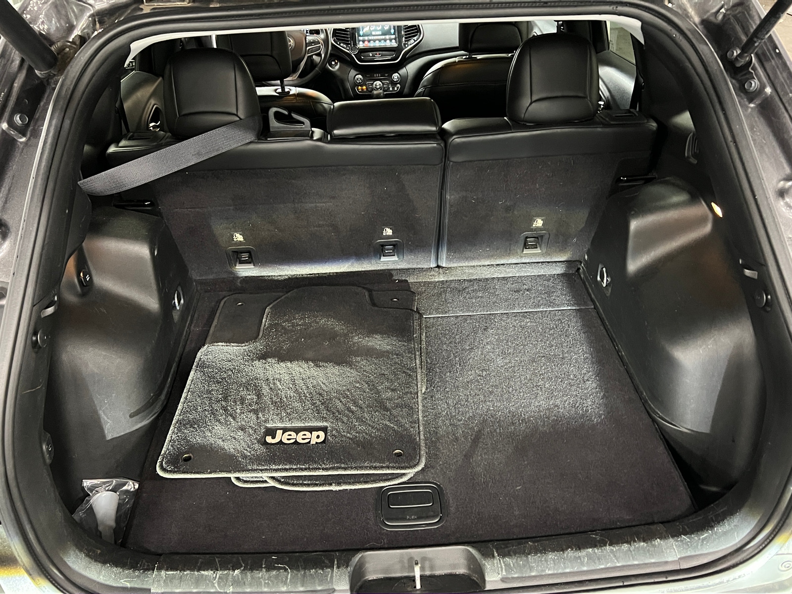 Thumbnail: 2019 Jeep Cherokee - 6