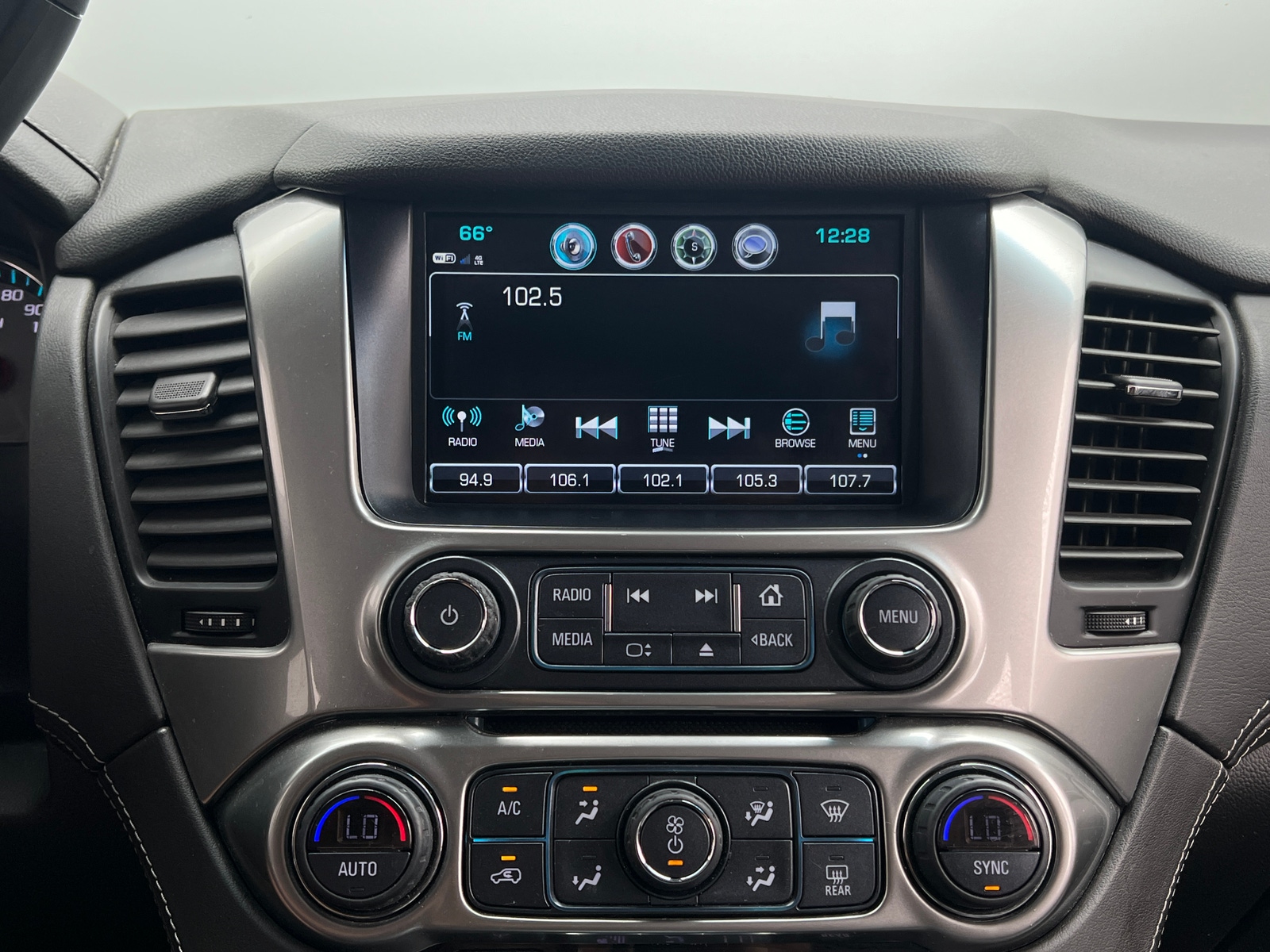 Thumbnail: 2018 Chevrolet Tahoe - 4