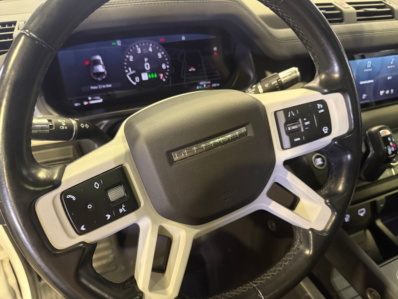 Thumbnail: 2020 Land Rover Defender - 4