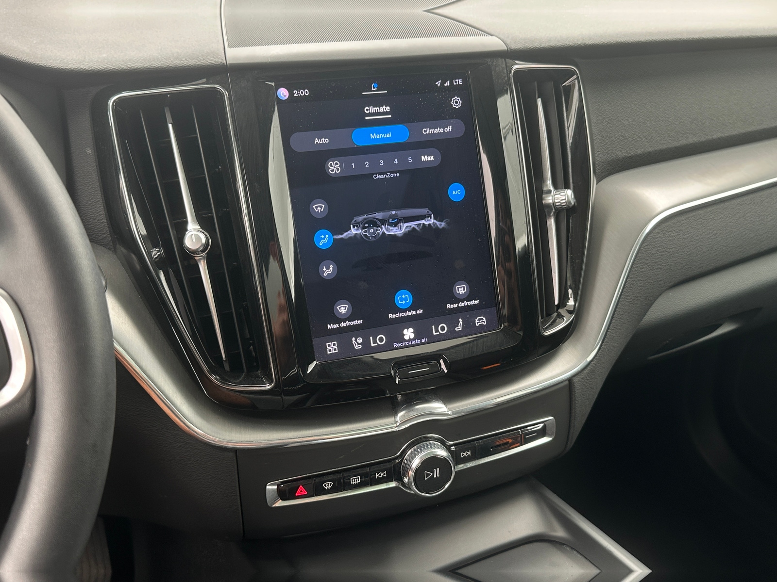 Thumbnail: 2023 Volvo XC60 - 3