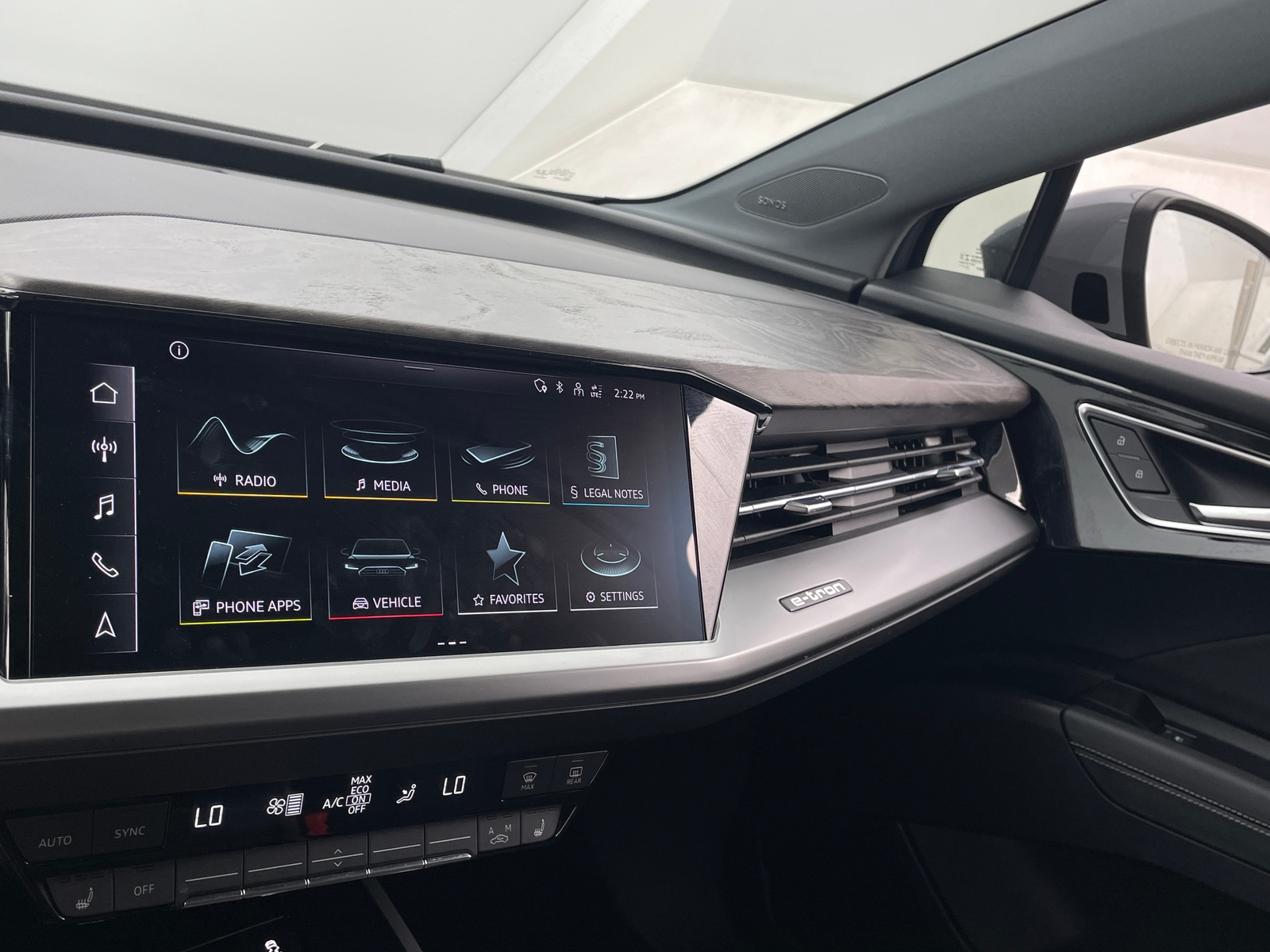 Thumbnail: 2023 Audi Q4 e-tron - 3