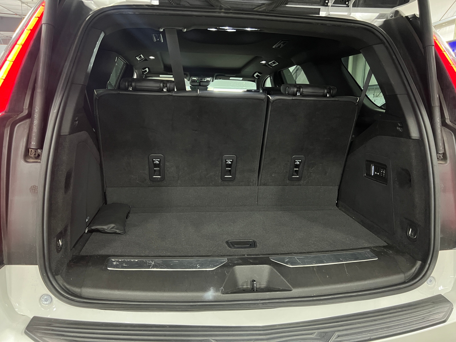Thumbnail: 2021 Cadillac Escalade - 6