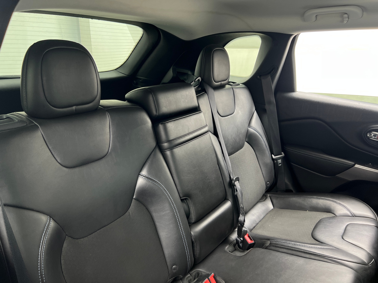 Thumbnail: 2019 Jeep Cherokee - 6