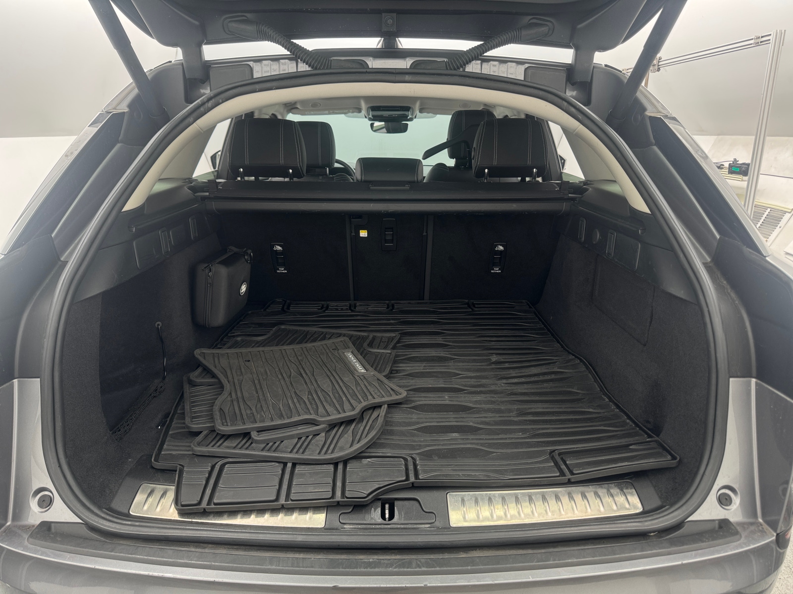 Thumbnail: 2022 Land Rover Range Rover Velar - 6