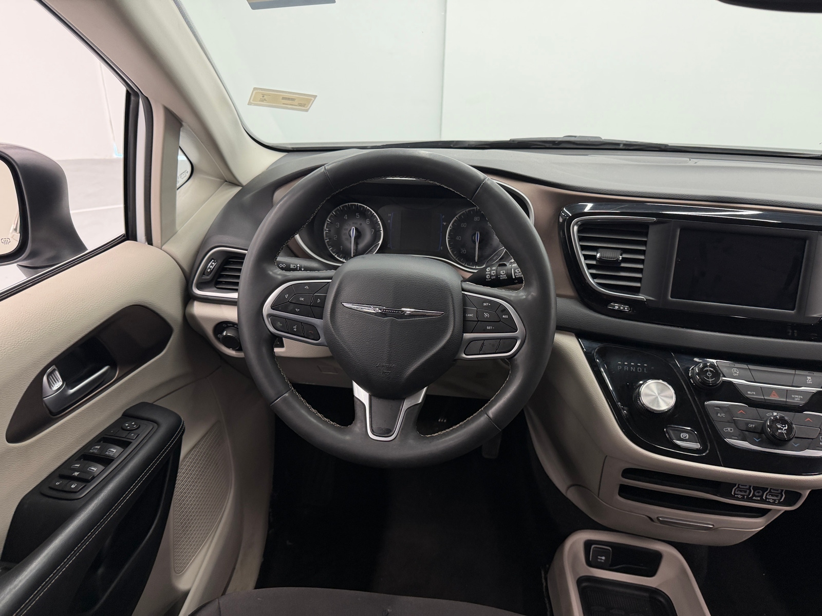 Thumbnail: 2024 Chrysler Voyager - 5