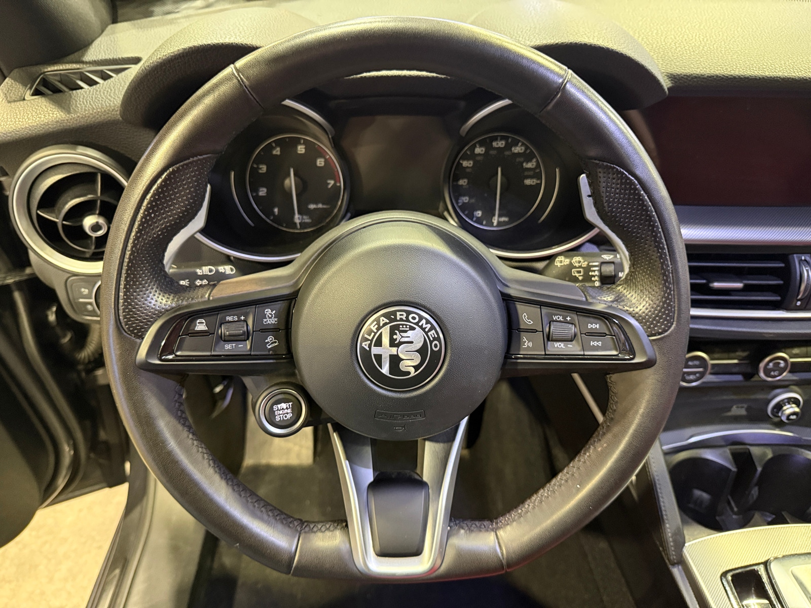 Thumbnail: 2023 Alfa Romeo Stelvio - 4