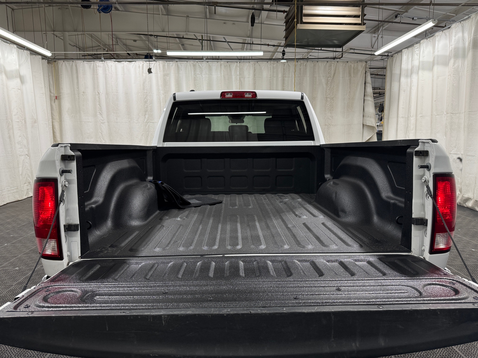 Thumbnail: 2024 RAM 1500 Classic - 7