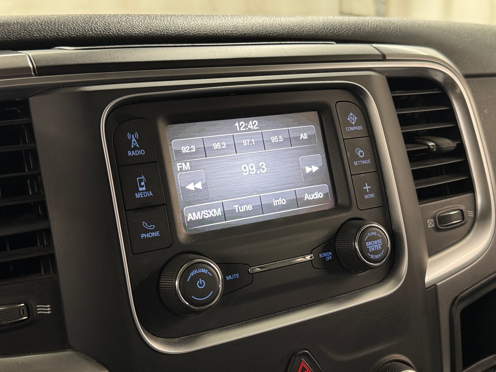 Thumbnail: 2024 RAM 1500 Classic - 4