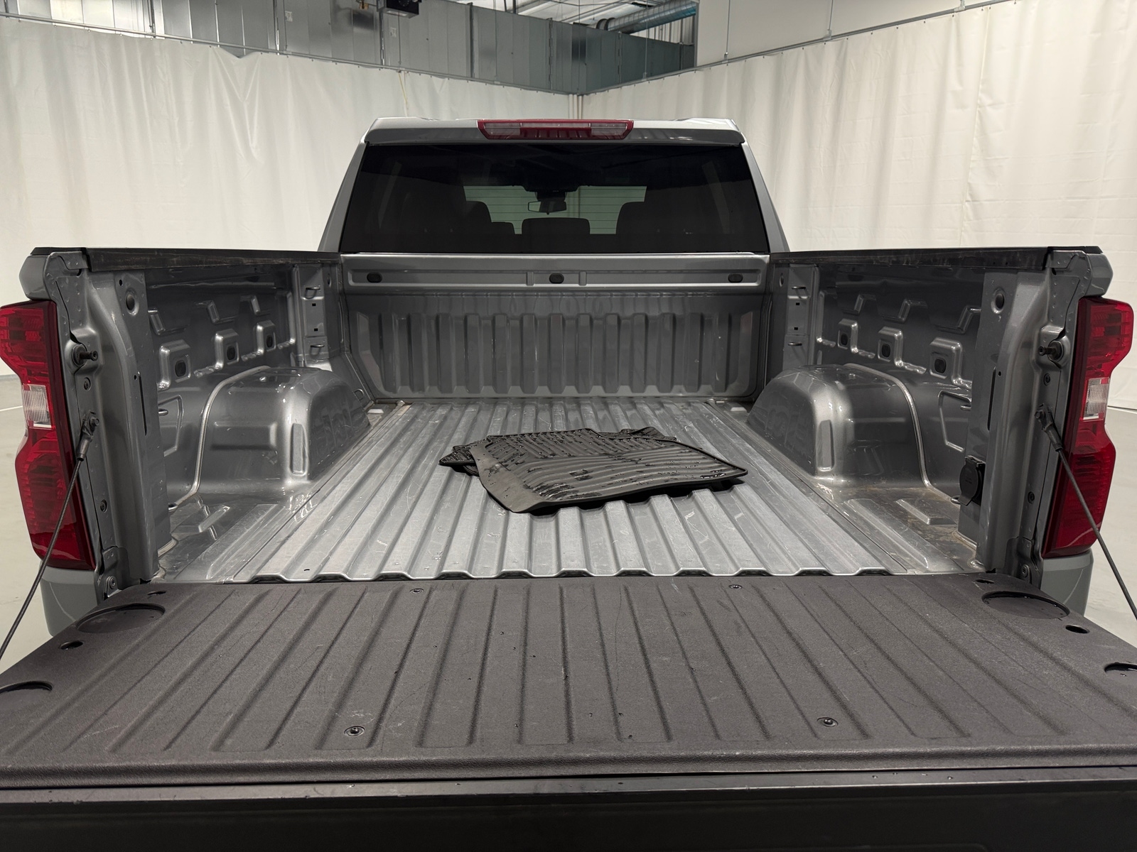 Thumbnail: 2023 Chevrolet Silverado 1500 - 7