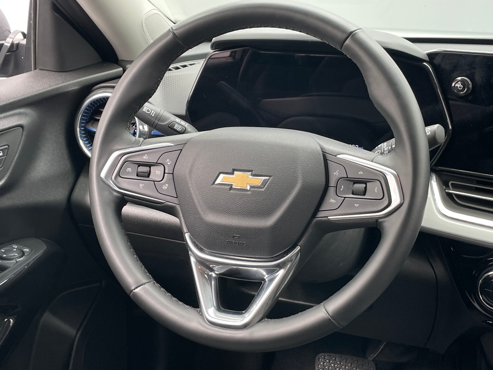 Thumbnail: 2025 Chevrolet Trax - 4