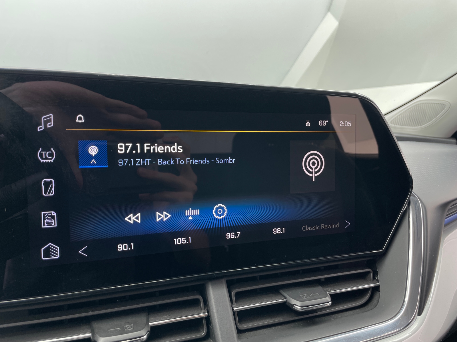 Thumbnail: 2025 Chevrolet Trax - 3