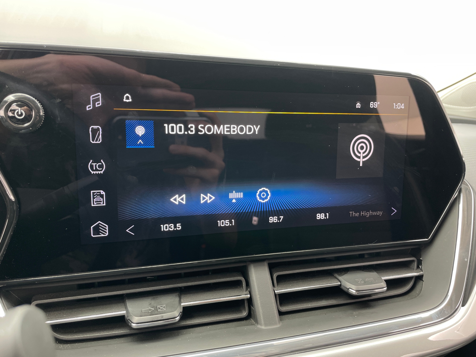 Thumbnail: 2025 Chevrolet Trax - 3
