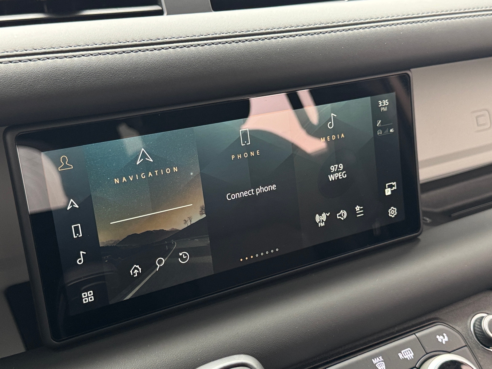 Thumbnail: 2024 Land Rover Defender - 3