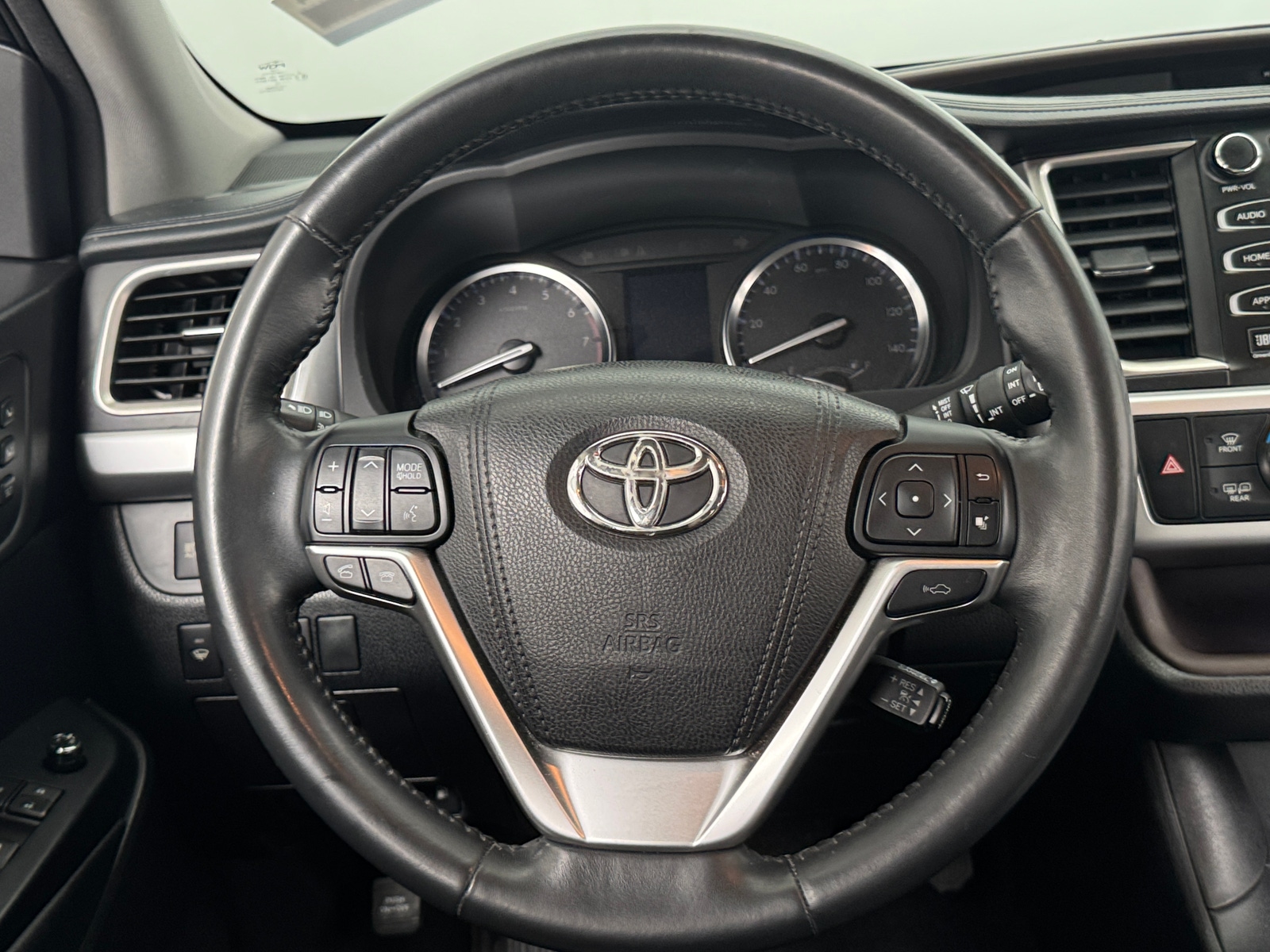 Thumbnail: 2015 Toyota Highlander - 4