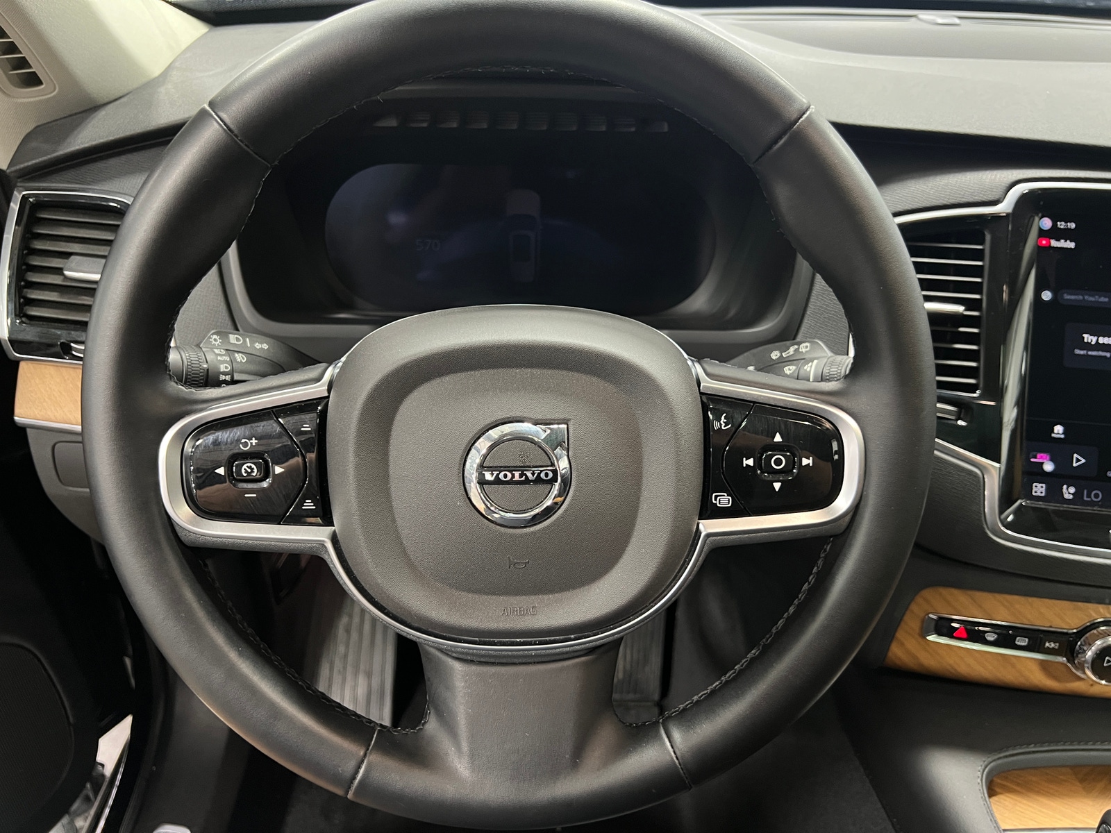 Thumbnail: 2025 Volvo XC90 - 4