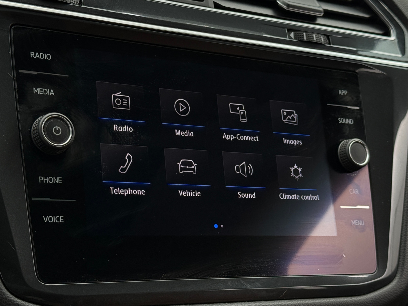 Thumbnail: 2019 Volkswagen Tiguan - 3