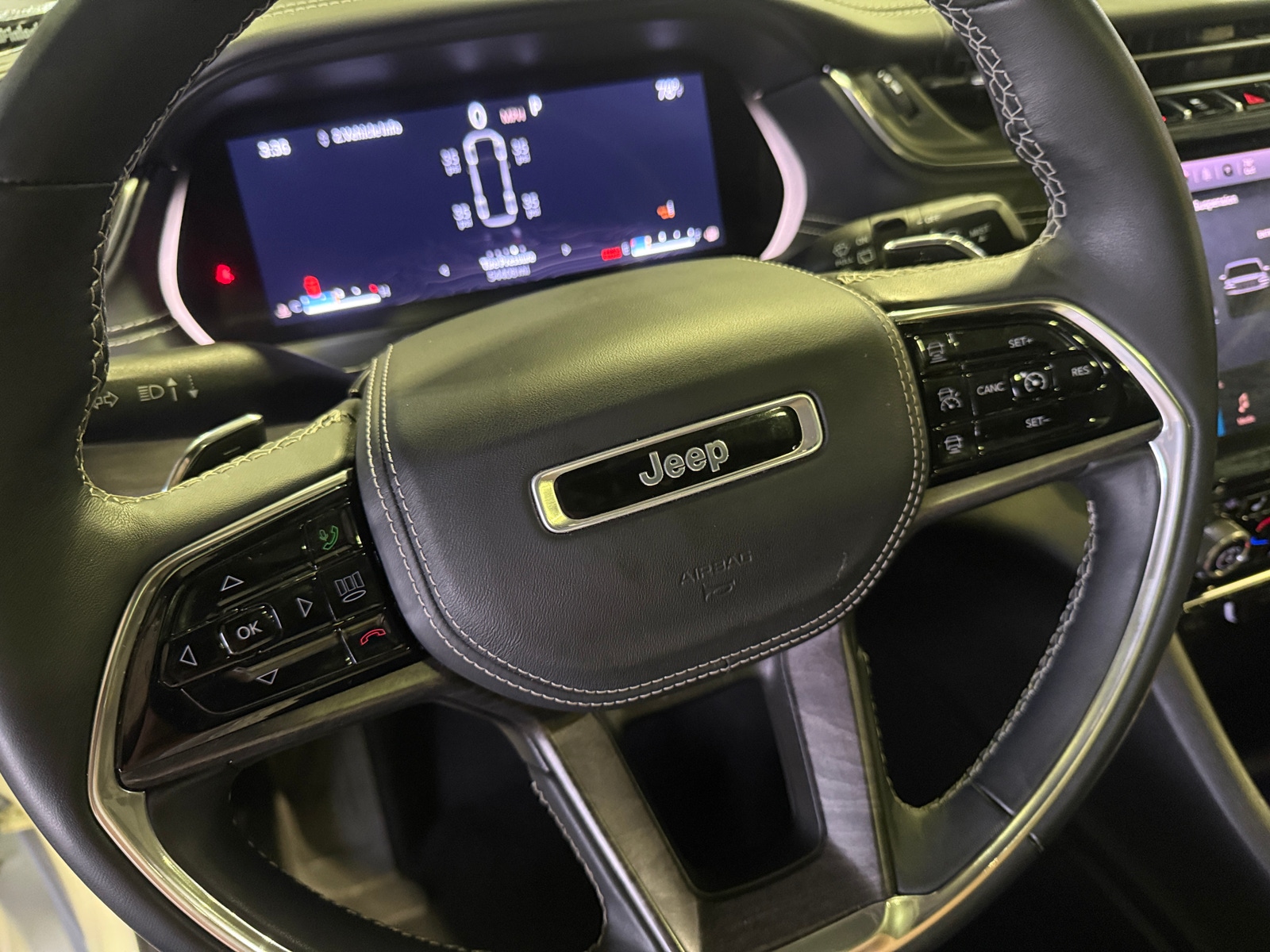 Thumbnail: 2022 Jeep Grand Cherokee L - 4