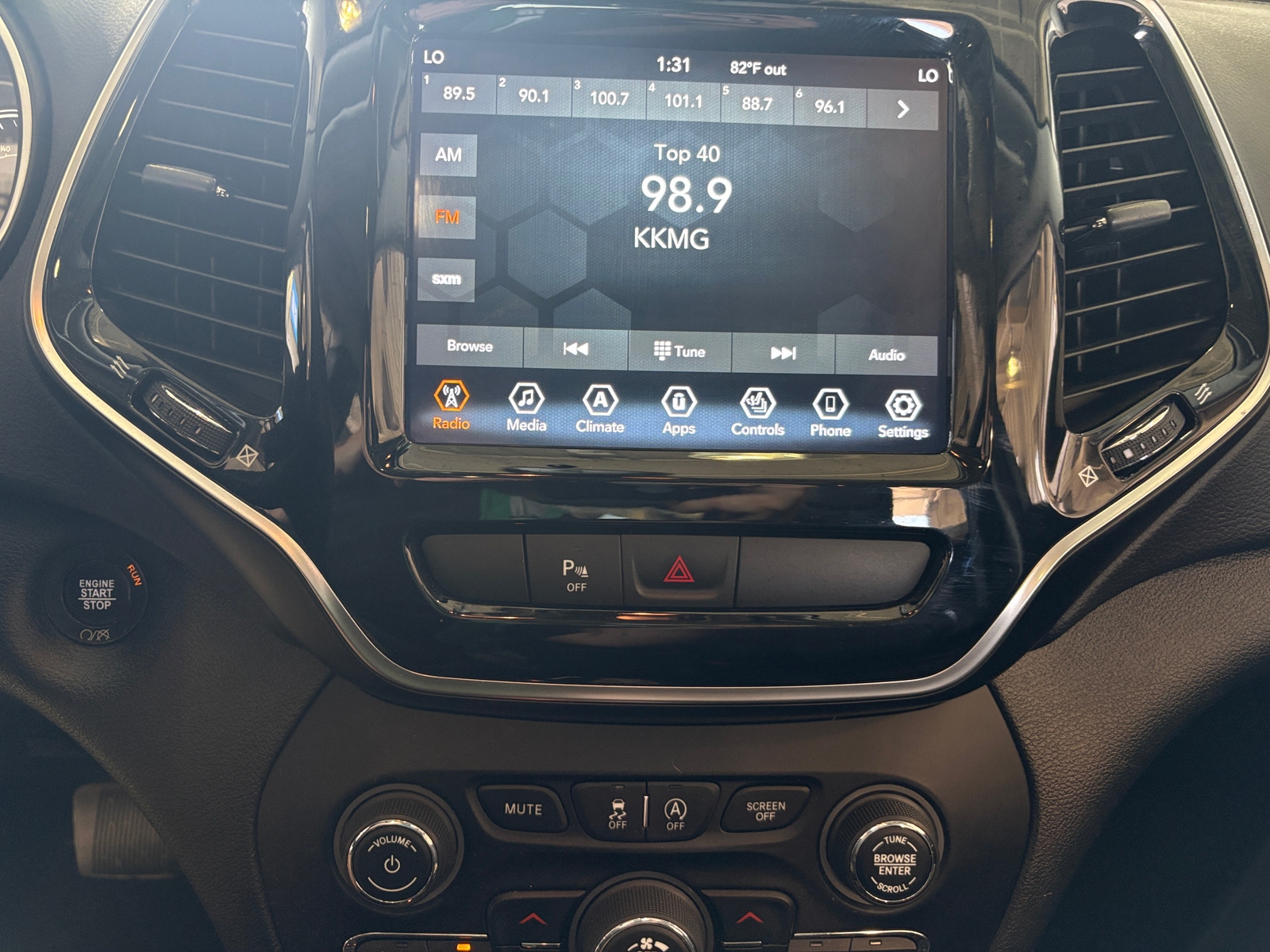 Thumbnail: 2019 Jeep Cherokee - 3