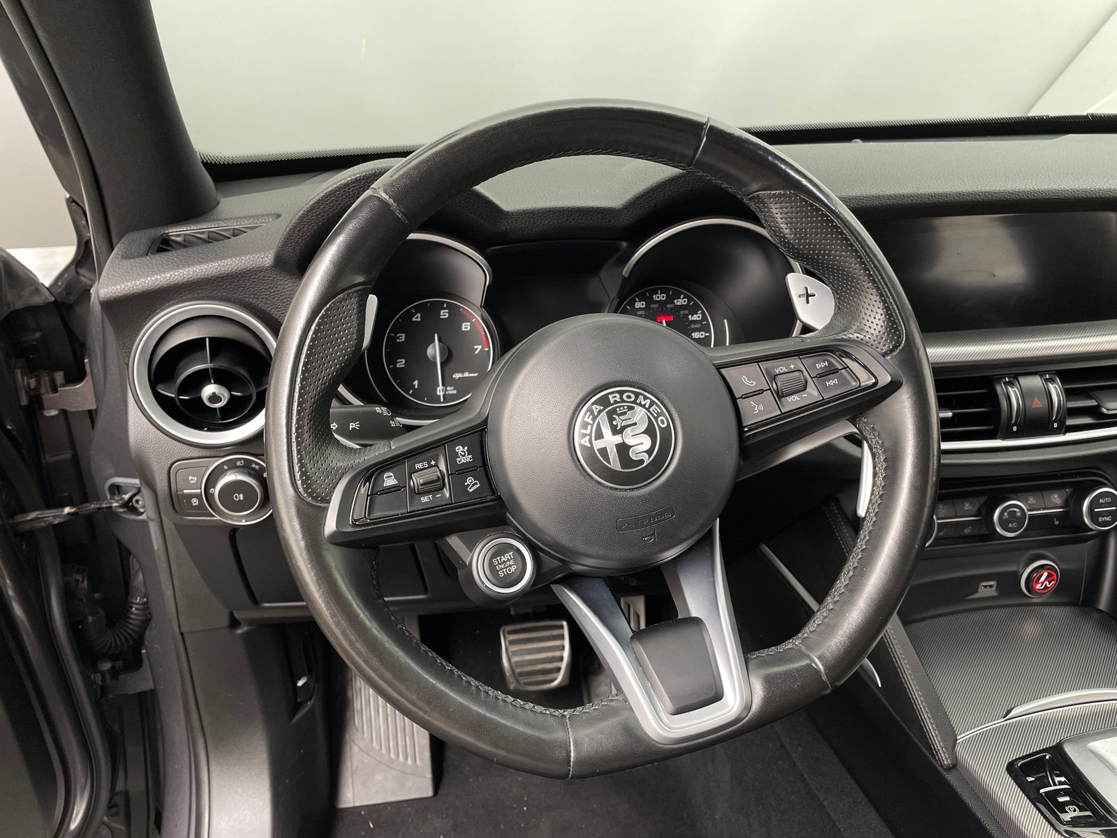 Thumbnail: 2022 Alfa Romeo Stelvio - 4