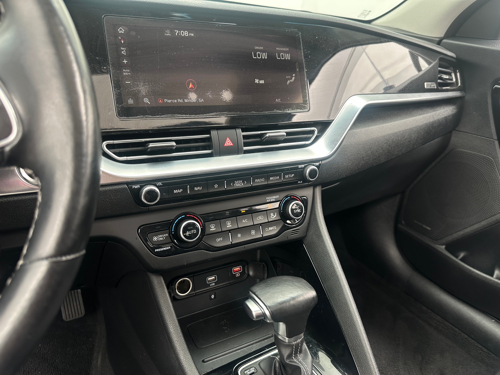 Thumbnail: 2020 Kia Niro - 3