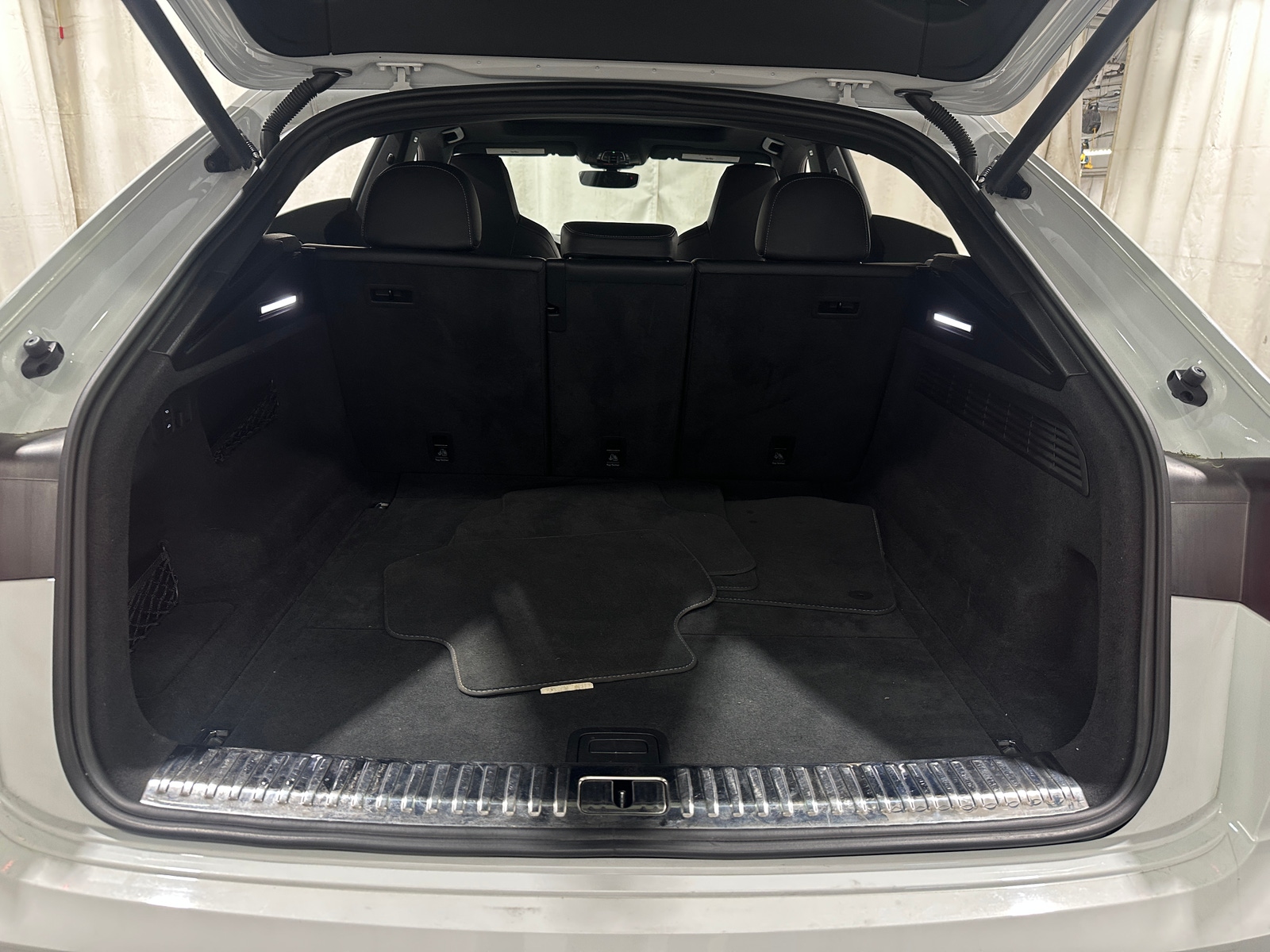 Thumbnail: 2021 Audi SQ8 - 6