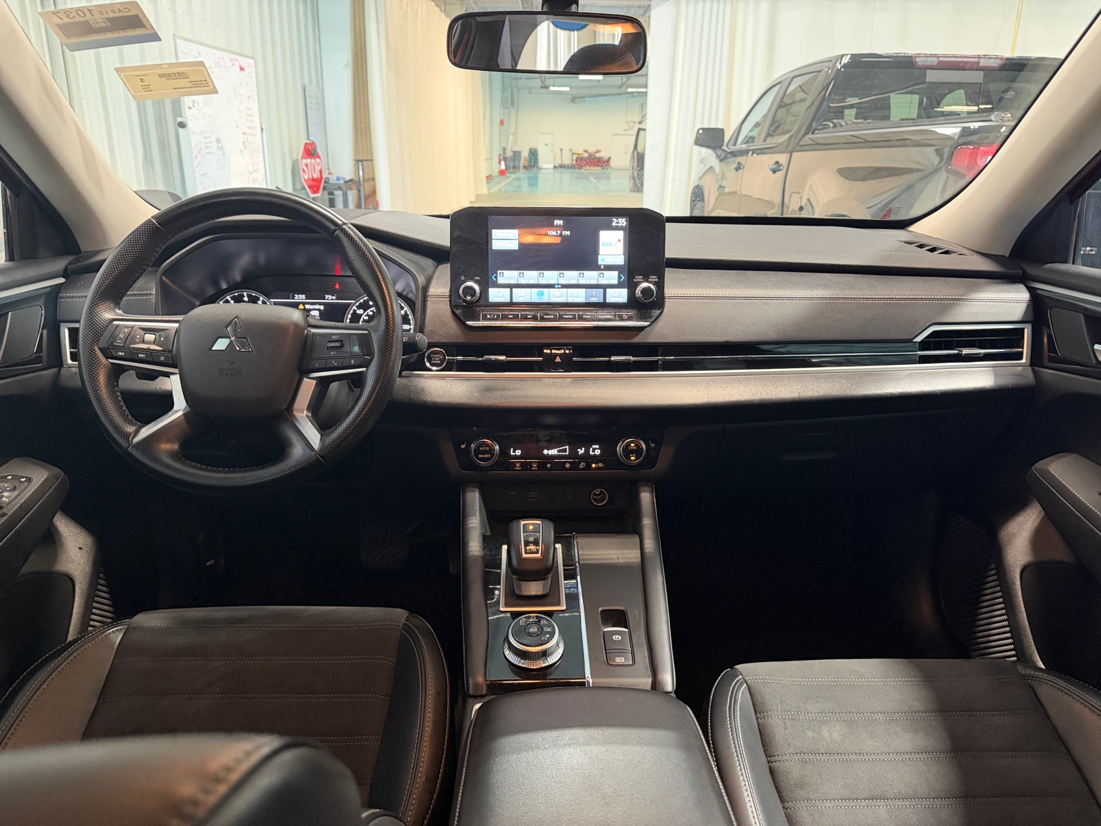 Thumbnail: 2024 Mitsubishi Outlander - 2