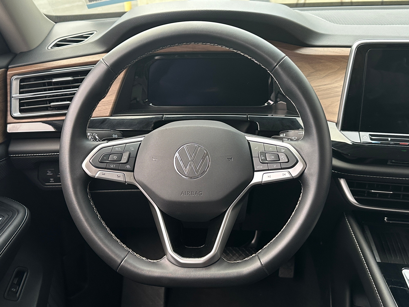 Thumbnail: 2026 Volkswagen Atlas - 4