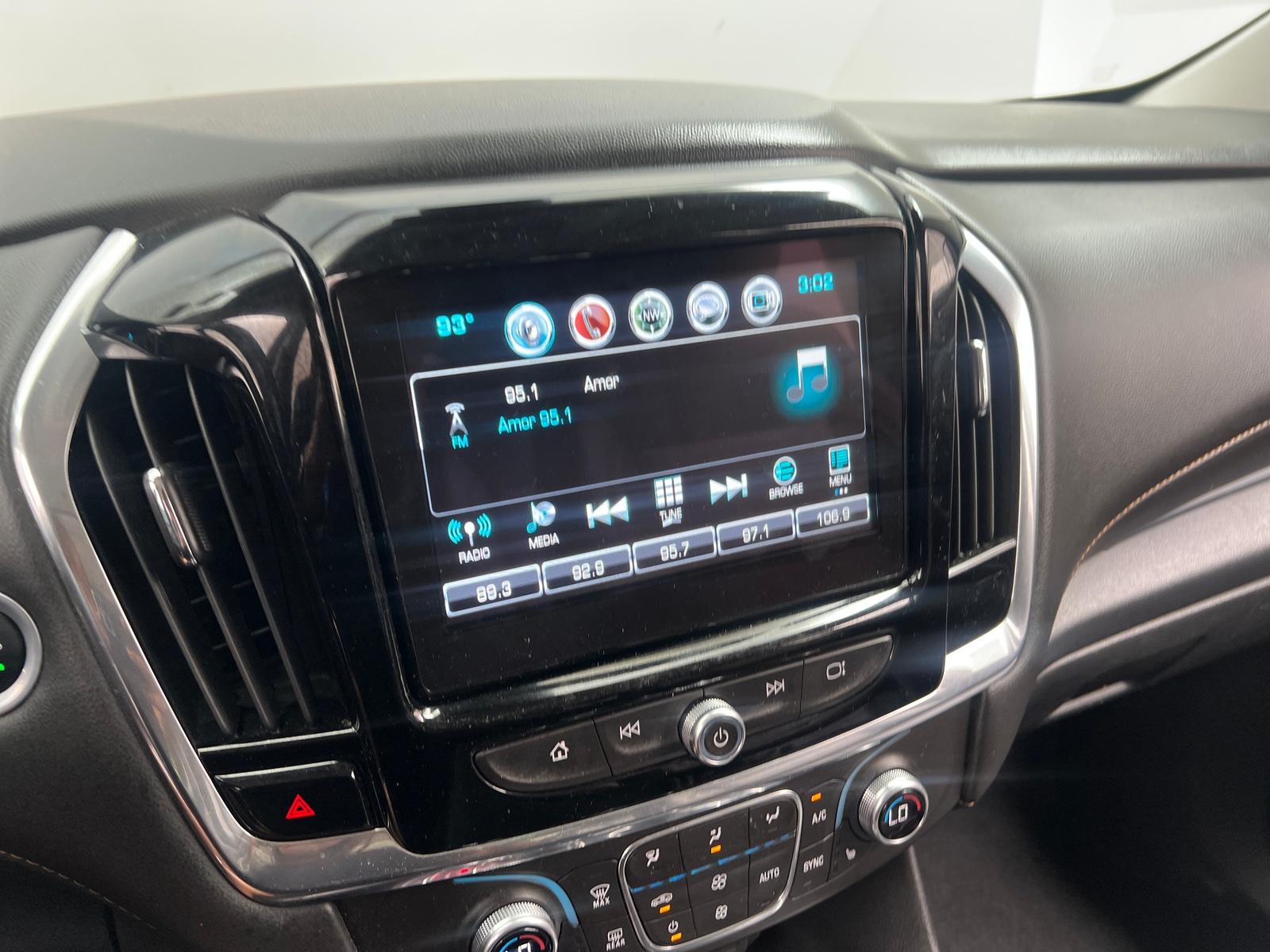 Thumbnail: 2018 Chevrolet Traverse - 3