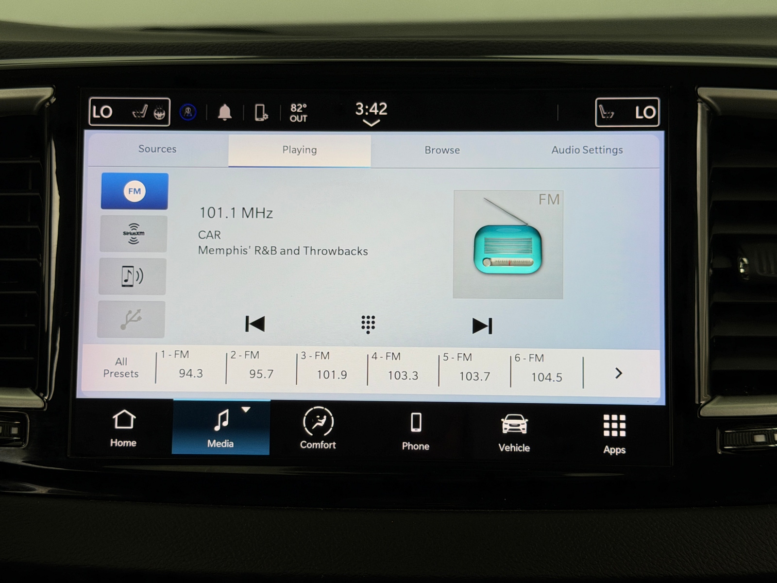 Thumbnail: 2024 Chrysler Pacifica - 3