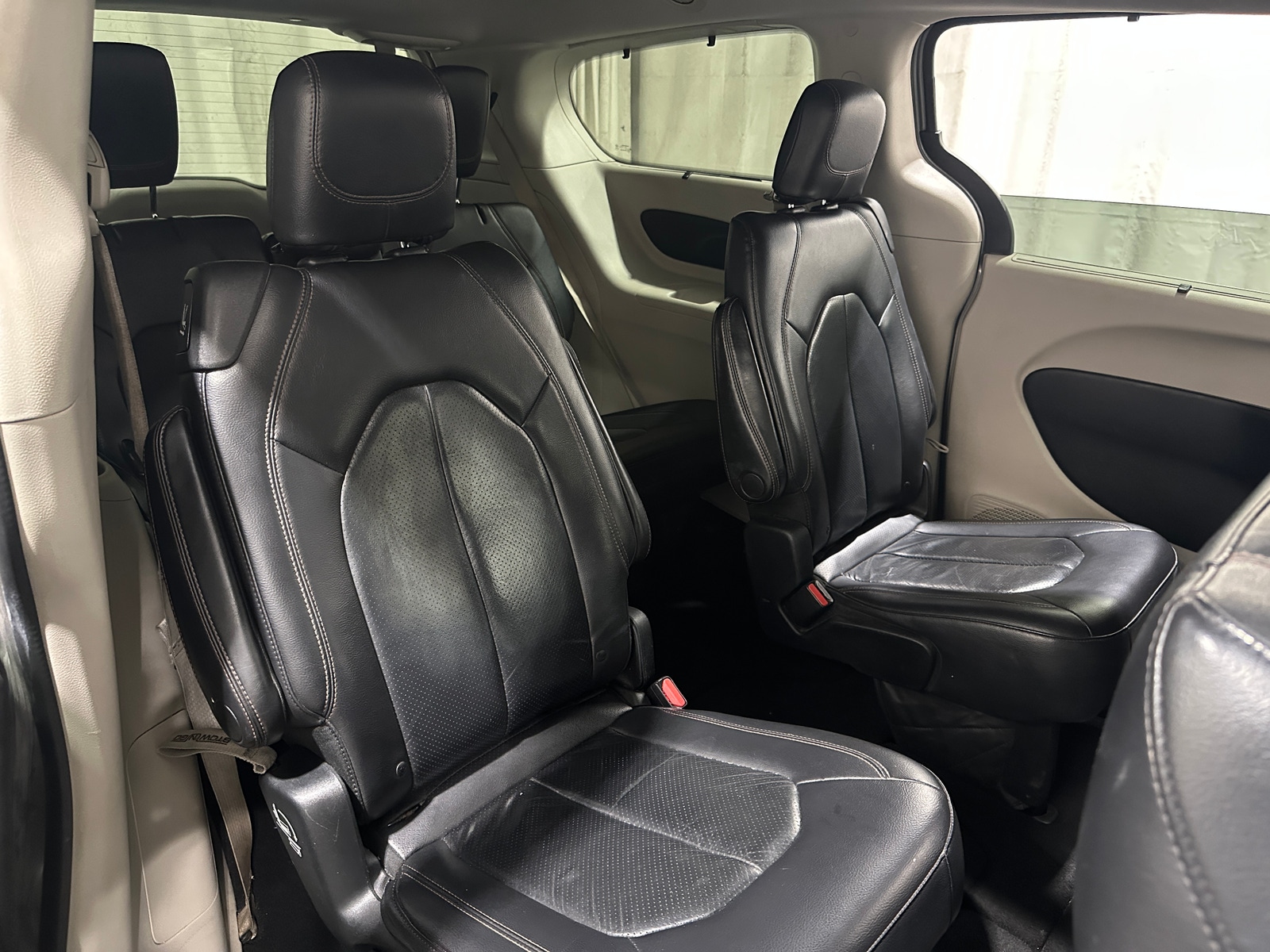 Thumbnail: 2018 Chrysler Pacifica - 5