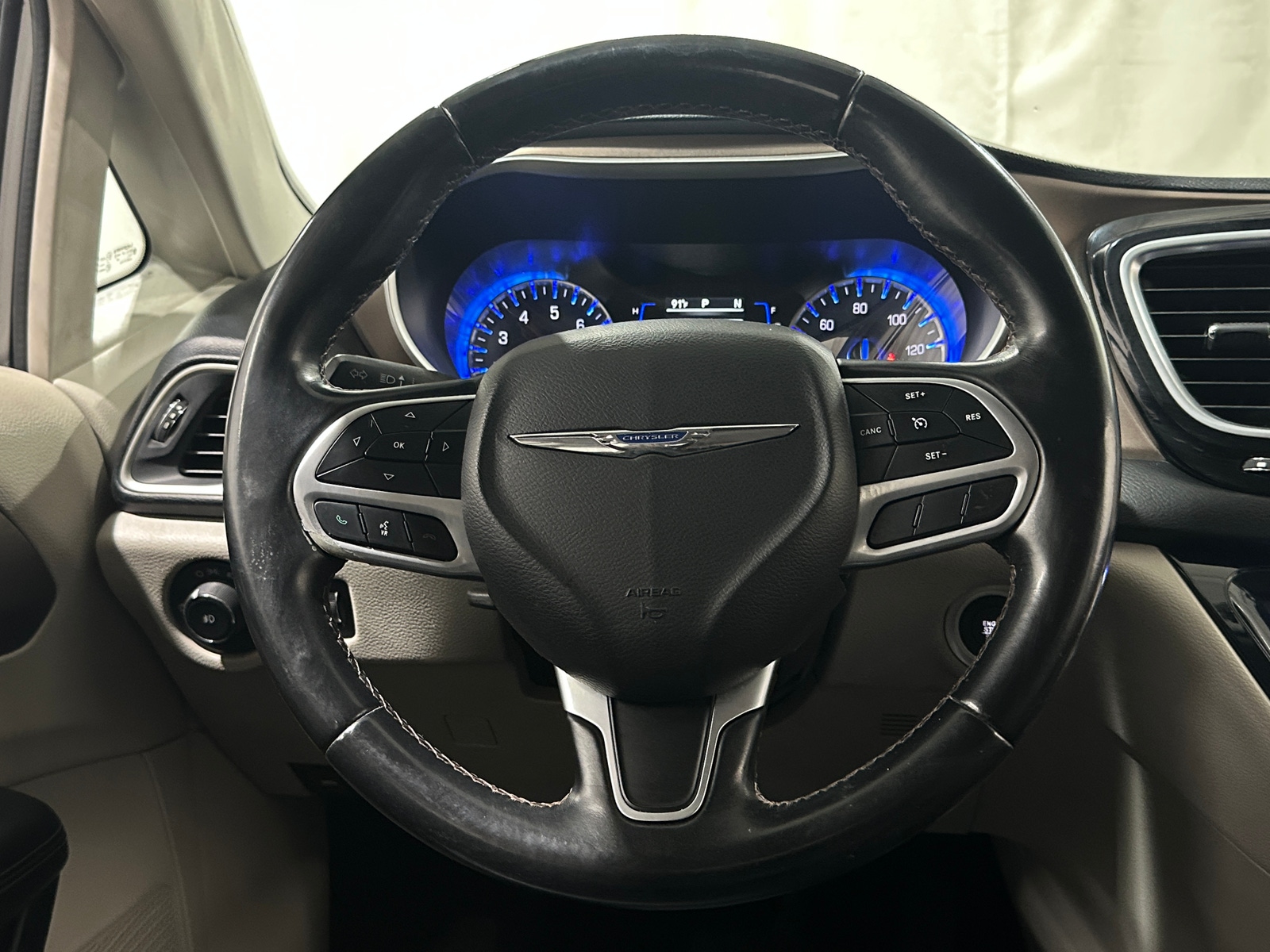 Thumbnail: 2018 Chrysler Pacifica - 4