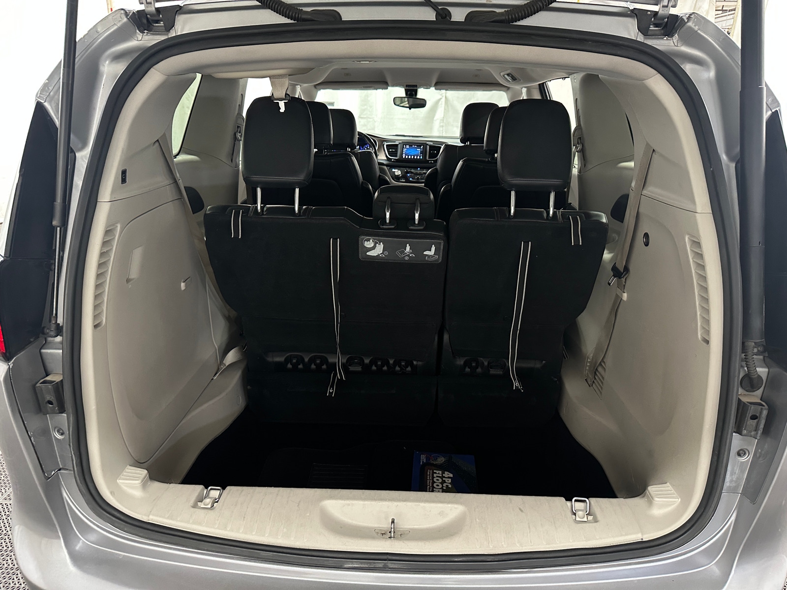 Thumbnail: 2018 Chrysler Pacifica - 6