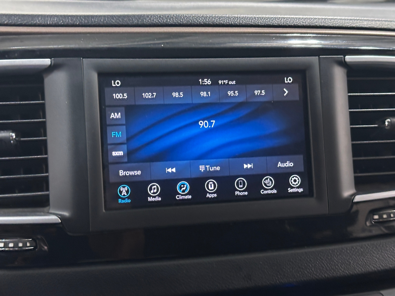 Thumbnail: 2018 Chrysler Pacifica - 3