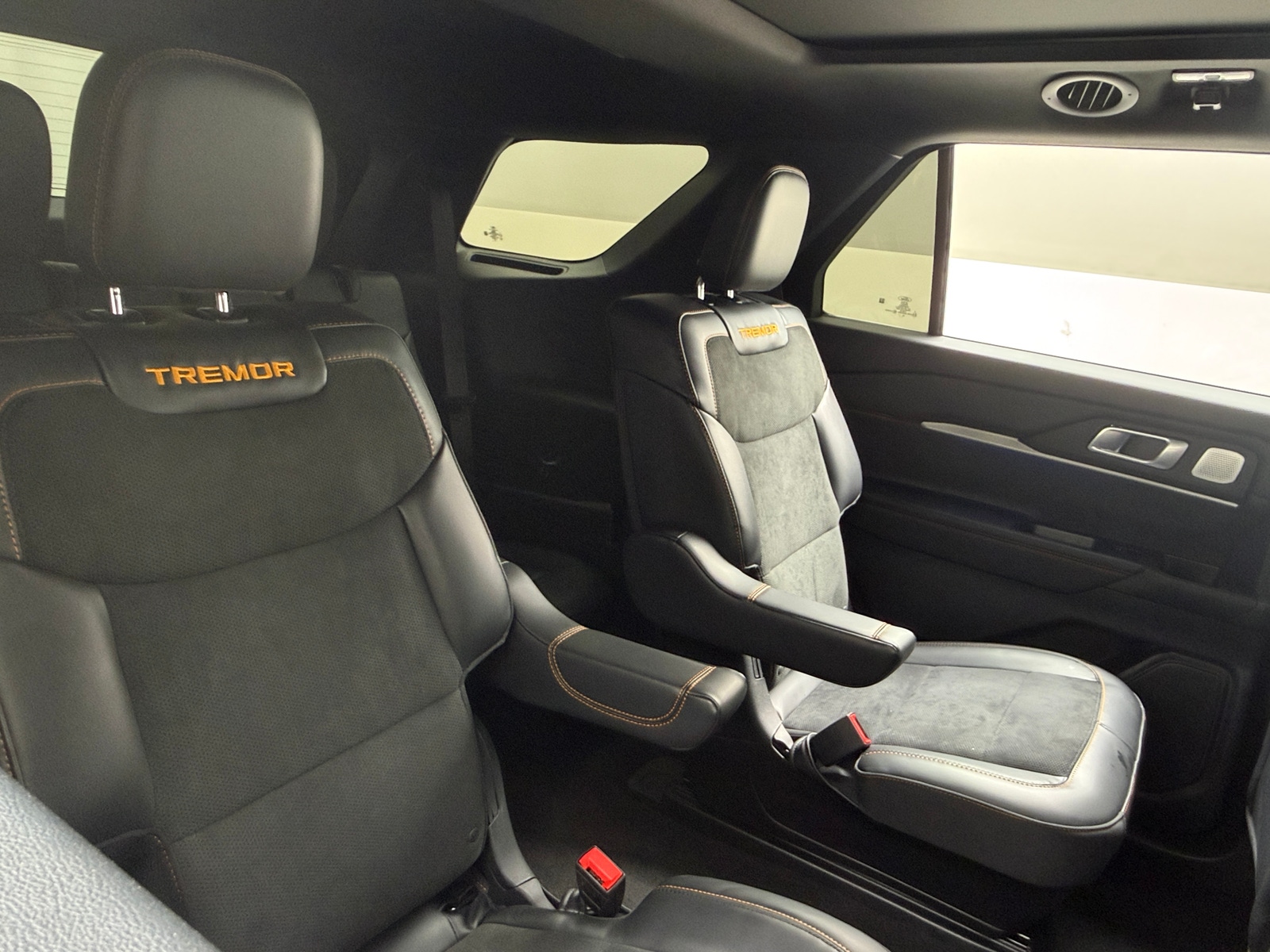 Thumbnail: 2026 Ford Explorer - 5