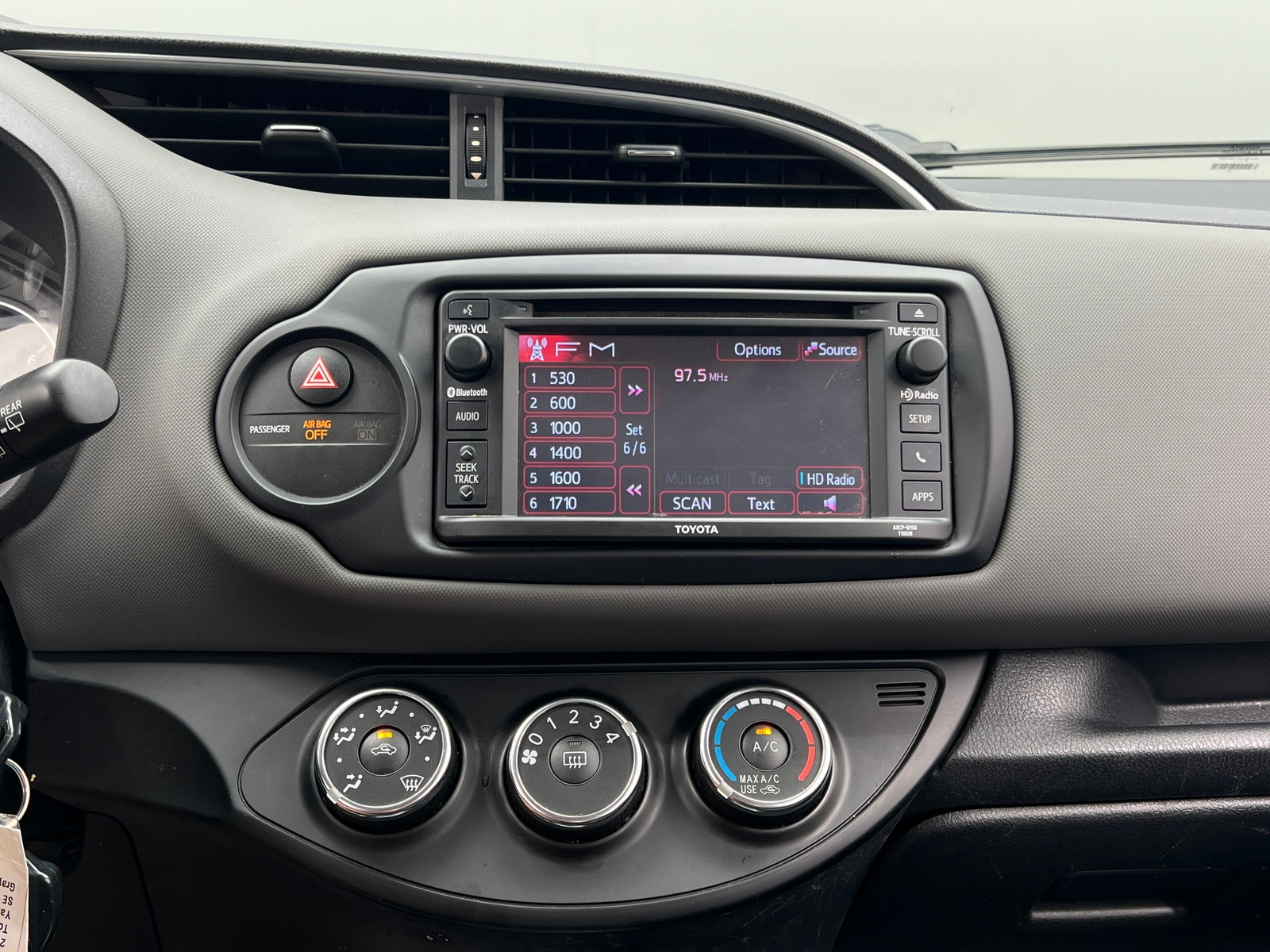 Thumbnail: 2017 Toyota Yaris - 4