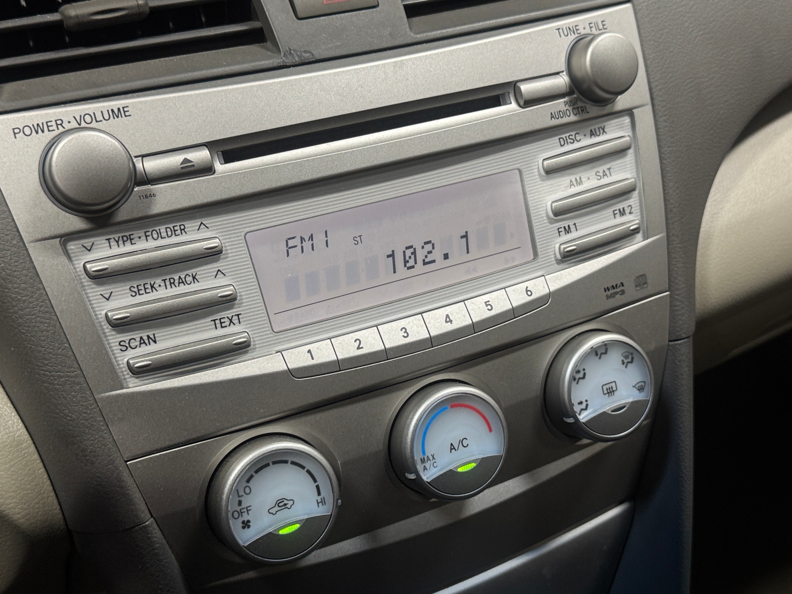 Thumbnail: 2011 Toyota Camry - 4