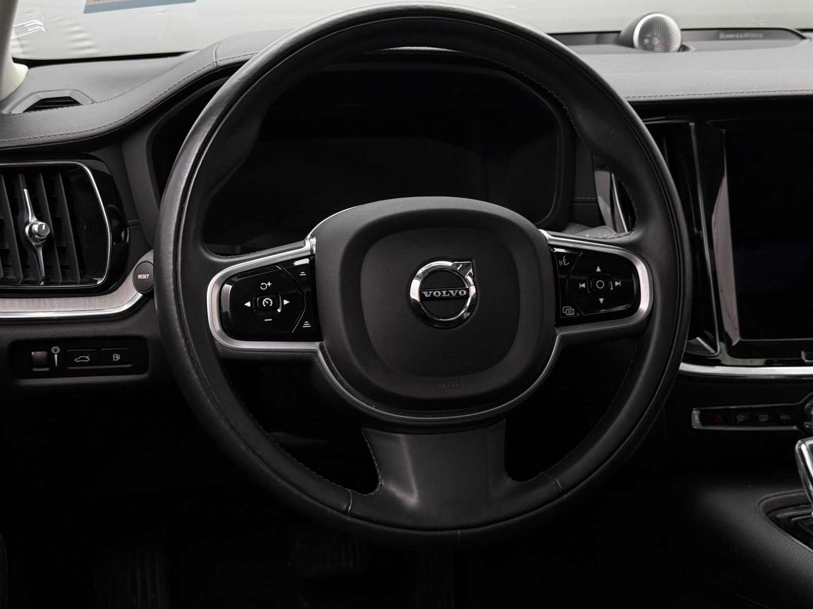 Thumbnail: 2022 Volvo S60 - 4
