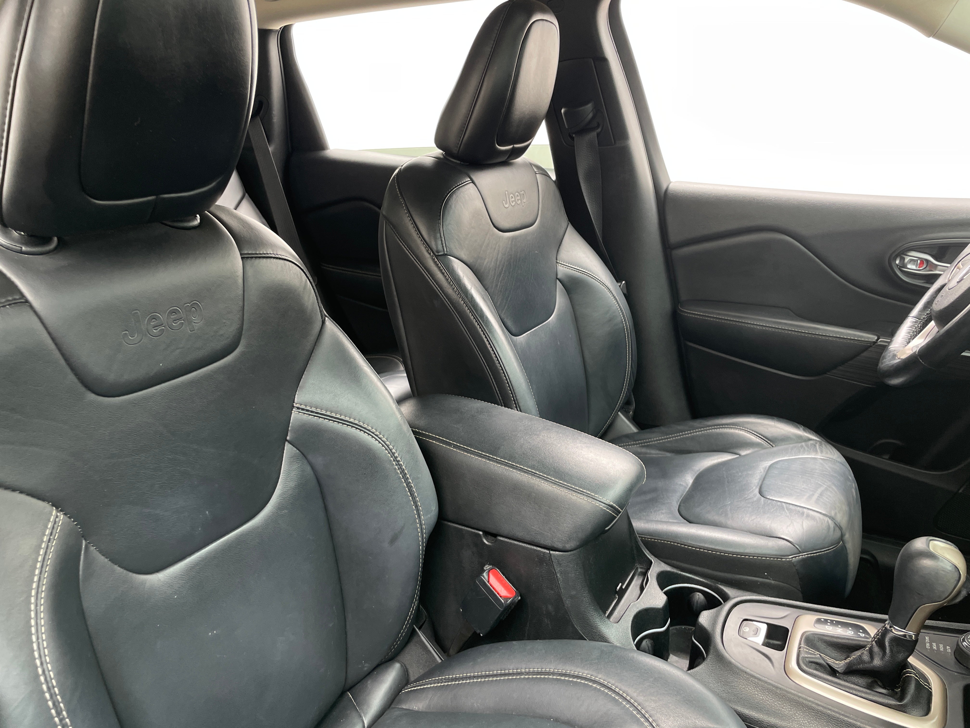 Used 2015 Jeep Cherokee Limited with VIN 1C4PJMDB0FW655358 for sale in Pewaukee, WI