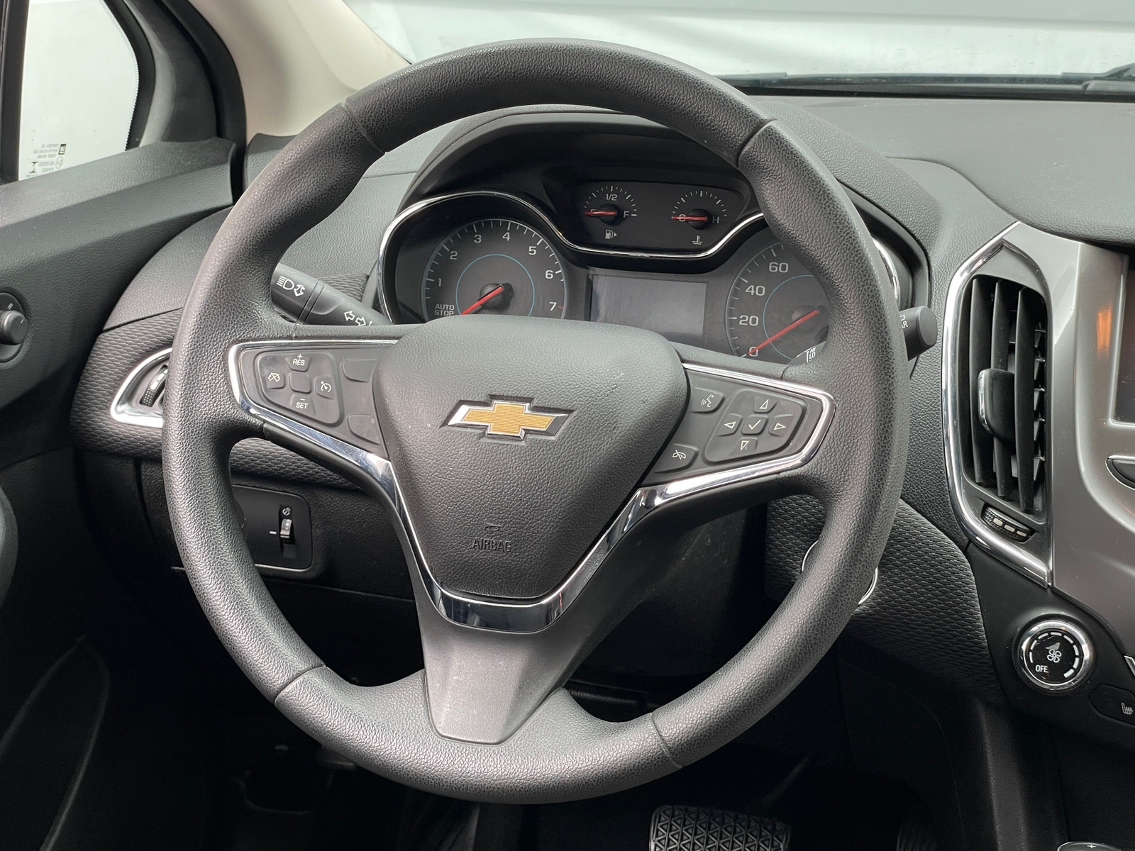 Thumbnail: 2017 Chevrolet Cruze - 5