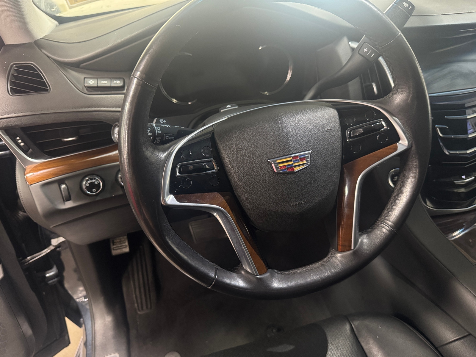 Thumbnail: 2020 Cadillac Escalade - 4