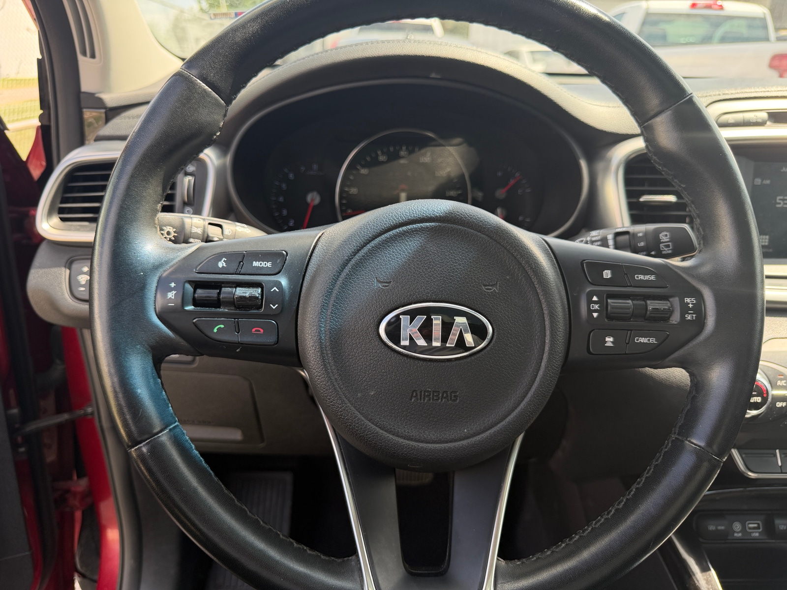 Thumbnail: 2017 Kia Sorento - 4