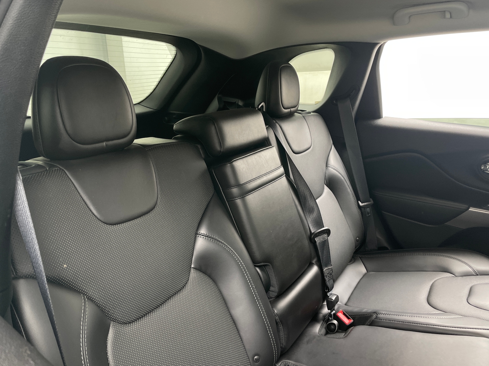 Thumbnail: 2019 Jeep Cherokee - 5