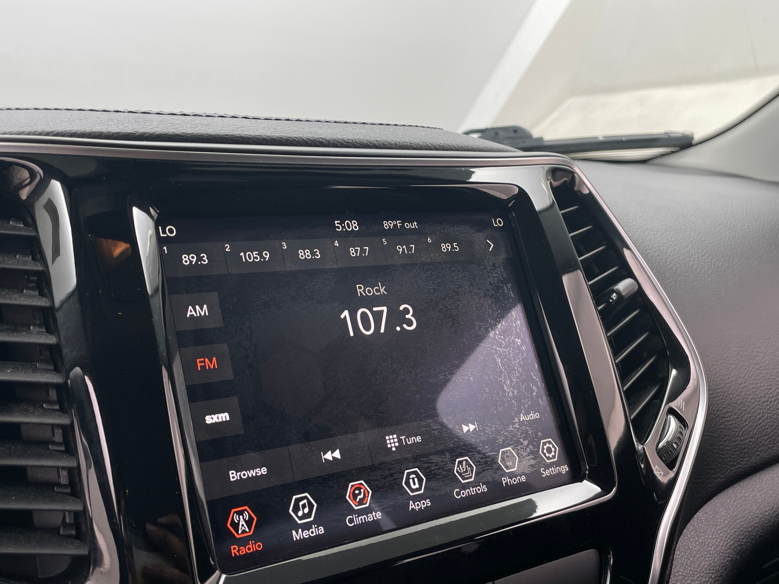 Thumbnail: 2019 Jeep Cherokee - 3